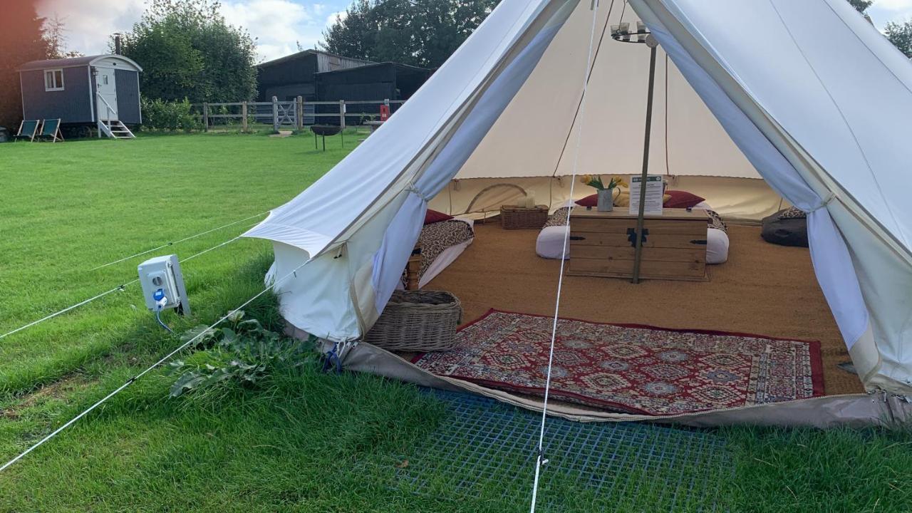Farm Glamping Bell Tent 2, With Log Burner And Fire Pit Radnage